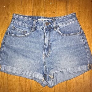Bullhead mom shorts
